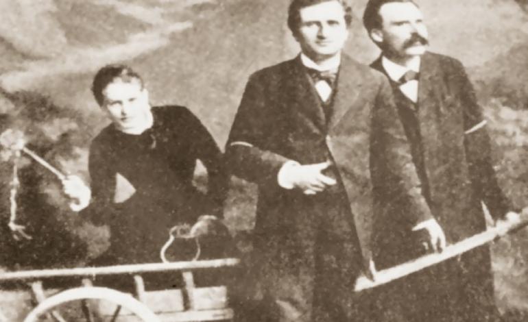 وقتی زن بر مرد برتری می‌گیرد