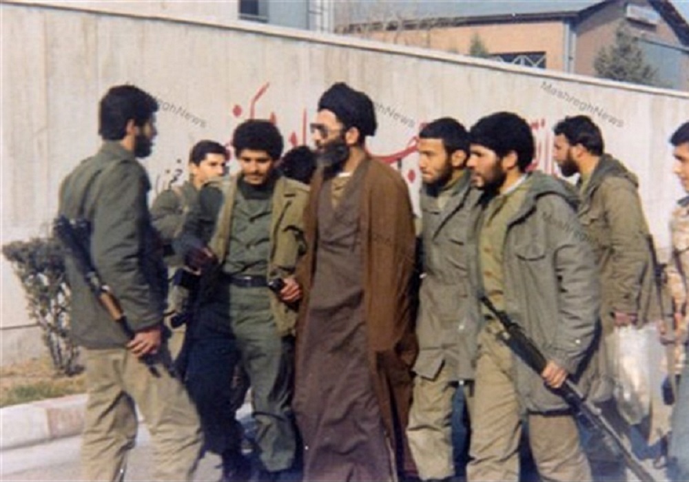 رهبرانقلاب: یکی از کارهای مهم امام(ره) تعیین روز ارتش بود
