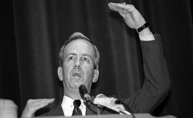 مک فارلین فیـــلـم می‌شود