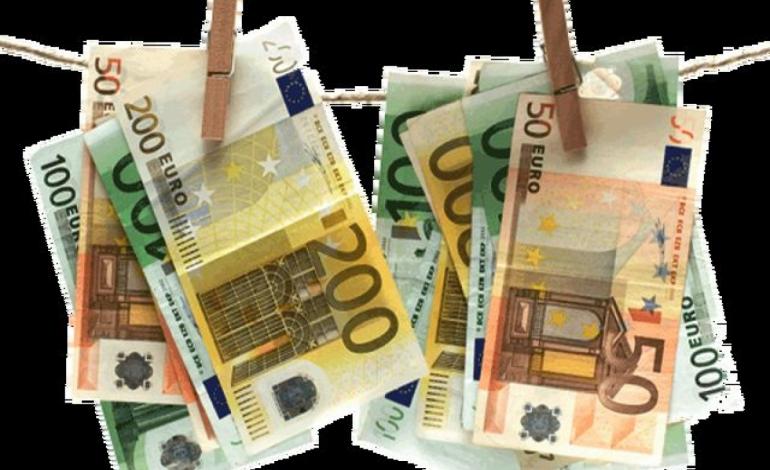 قانون مبارزه‌ با پولشویی خاک می‌خورد