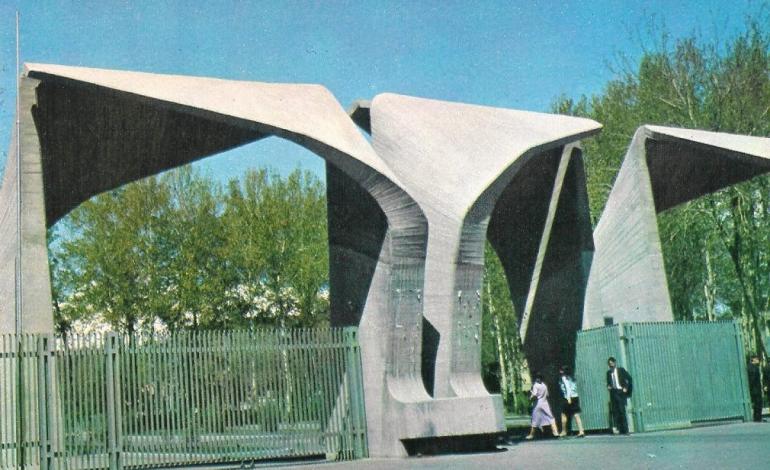 وزارت علوم پهلوی در دست خارجی‌ها