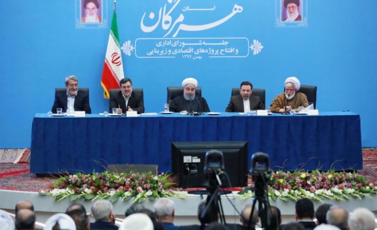 با امید به آینده و وحدت و تلاش، از مشکلات عبور می‌کنیم