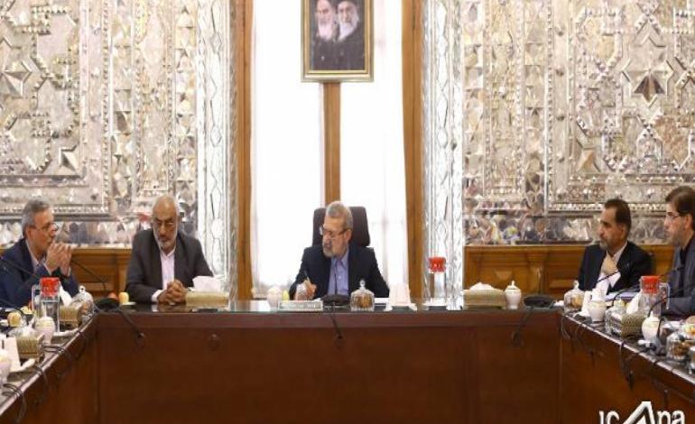 برنامه‌ریزی‌ و سیاست‌گذاری‌ها در مسیر تکریم دانشگاهیان باشد