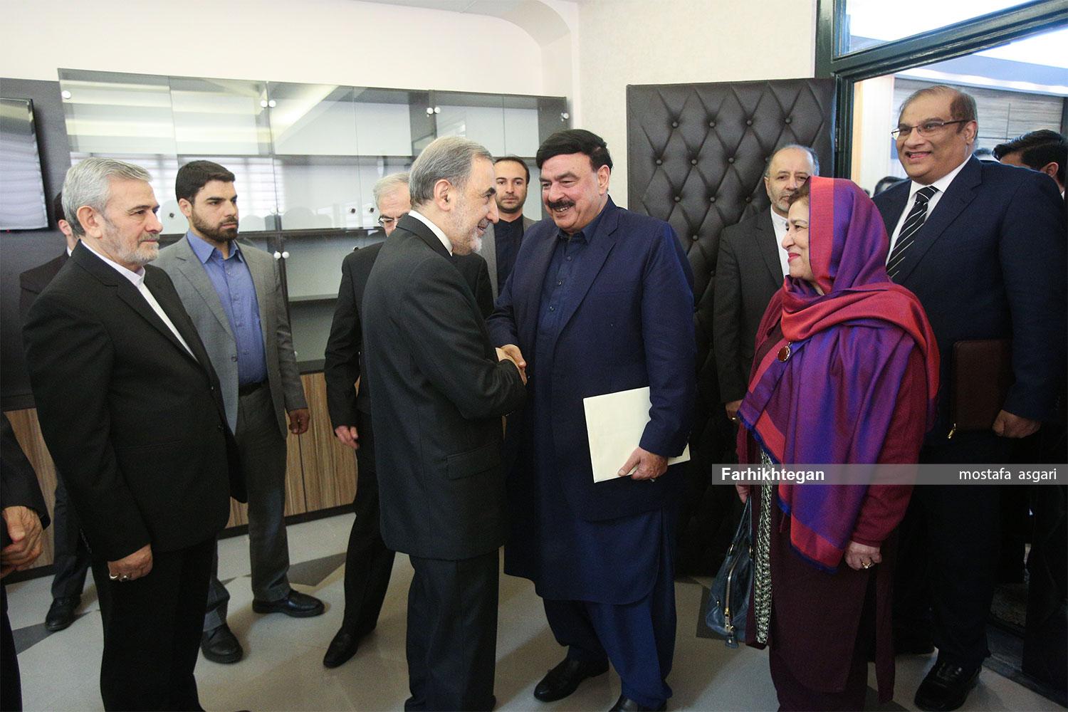 دیدار دکتر ولایتی با وزیر راه آهن پاکستان