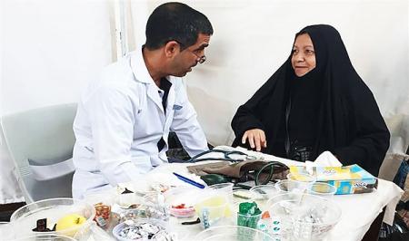ارائه خدمات پزشکی از سوی موکب دانشگاه آزاد قم به زائران حسینی