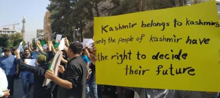 دانشجویان مقابل سفارت هند تجمع کردند