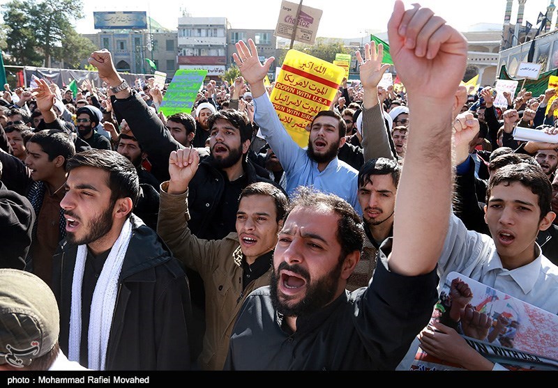 حضور پرشور دانشگاهیان دانشگاه آزاد در راهپیمایی 13 آبان 