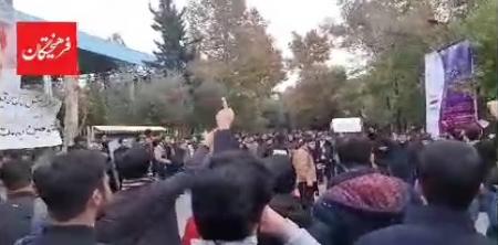 گوشه‌ای از شعارها و اظهارات دانشجویان در تجمع دانشگاه تهران