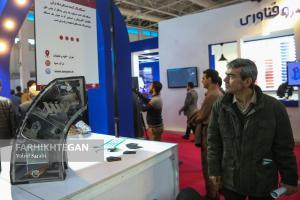 بازدید رئیس دانشگاه آزاد اسلامی از نمایشگاه دستاوردهای پژوهش و فناوری