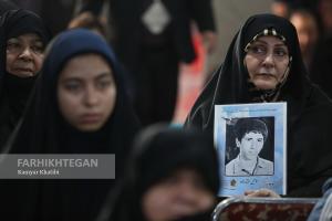 تقدیر از 30 مادر شهید در مراسم یادواره شهدای دبیرستان سپاه