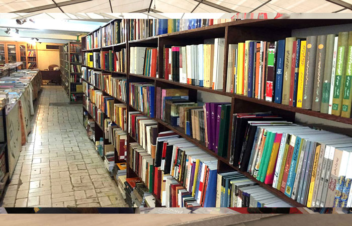 خانه بمانید ، کتاب بخرید 