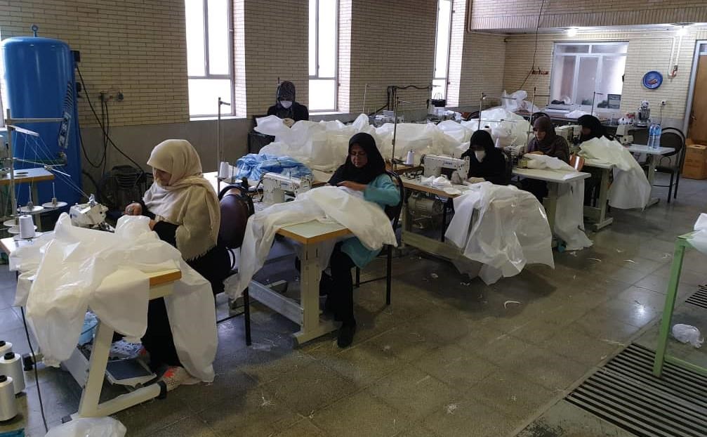 تولید ۷۰۰ دست گان و ۲۸ هزار عدد ماسک در کارگاه دوخت دانشگاه آزاد یزد