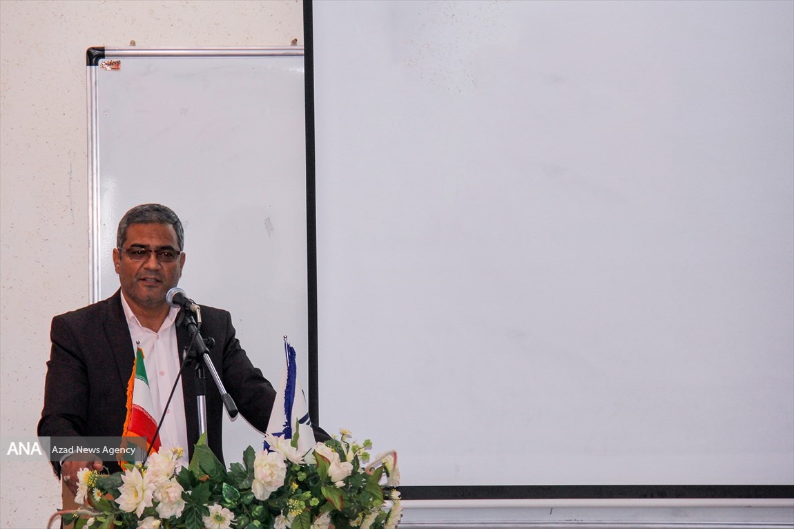 همکاری دانشگاه آزاد قائنات در راه‌اندازی کارگاه تهیه لباس بیمارستانی 