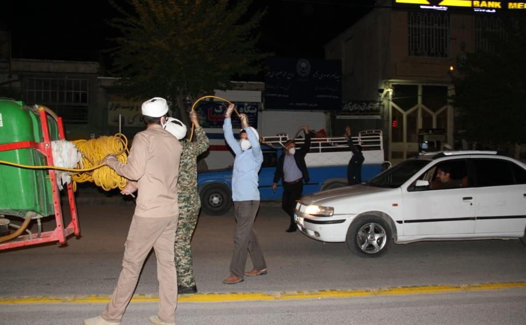 ضدعفونی معابر و خیابان‌های ممسنی توسط جهادگران دانشگاه آزاد