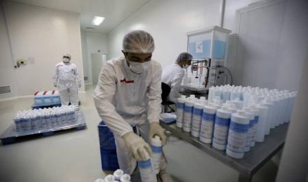 تولید محلول ضدعفونی‌ دست با ۴ رایحه در دانشگاه آزاد ایرانشهر 