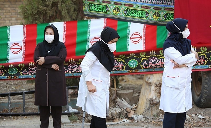 تهران ۴۶ شهید مدافع سلامت تقدیم کرده است
