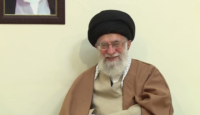 پشت سر شما نق زیاد می‌زنیم!