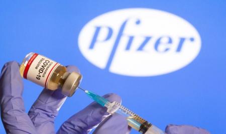 دکتر طبرسی: واکسن فایزر هنوز در مرحله مطالعات، آزمون و خطاست