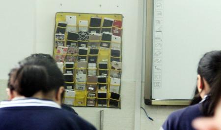 چین استفاده از تلفن همراه را در مدارس ممنوع کرد