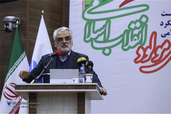 باید در دانشگاه آزاد با تأسی از اندیشه های امام(ره) یک تحول بزرگ ایجاد شود