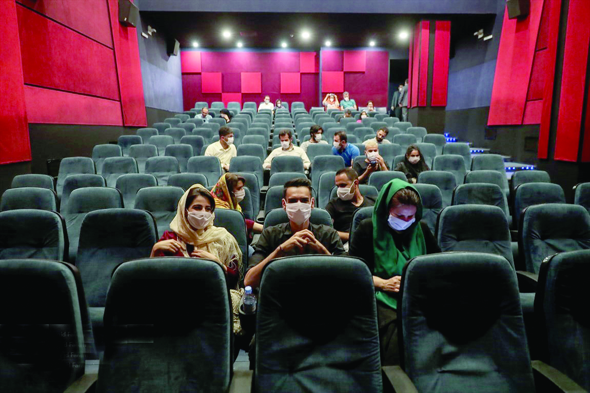 رونق نسبی سینماها در سانس های روزانه بهار