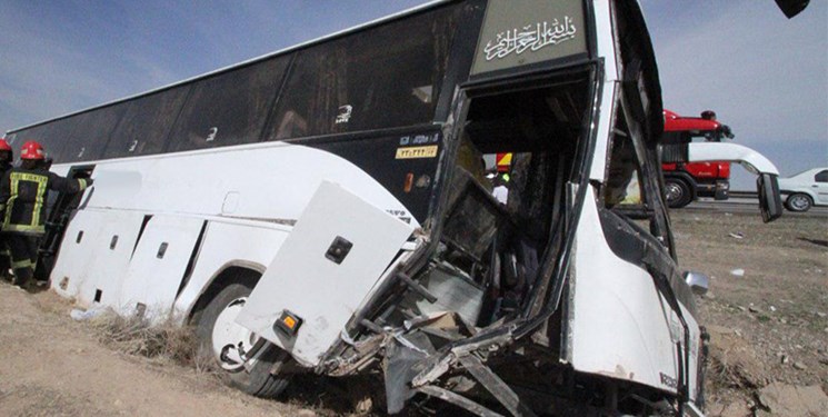 واژگونی اتوبوس در دهشیر ۵ کشته و ۳۳ مصدوم بر جا گذاشت