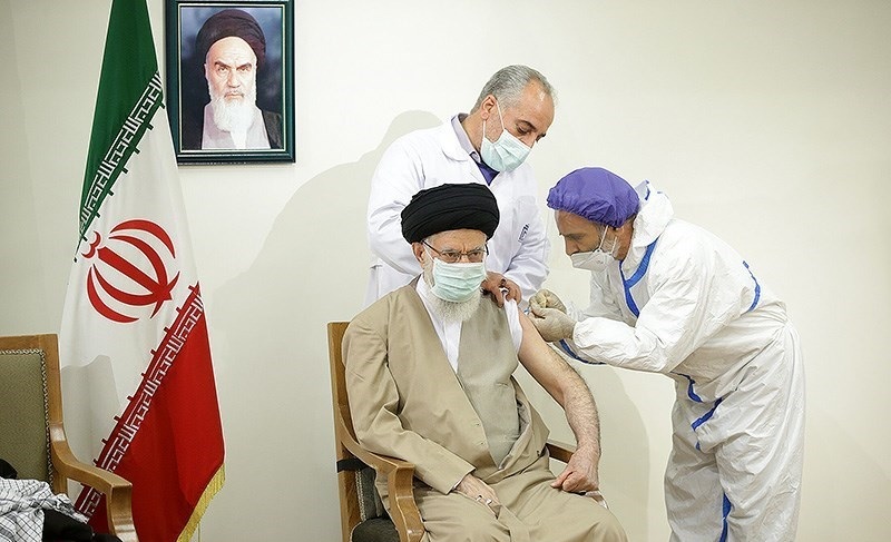۴ پیام مهم تزریق واکسن ایرانی توسط رهبر انقلاب