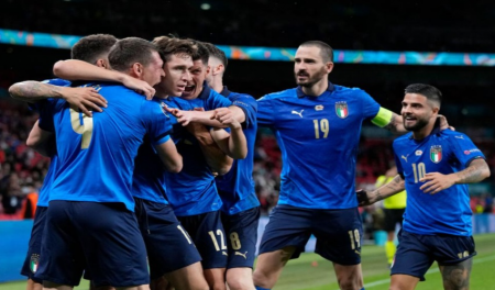 ایتالیا به سختی به جمع ۸ تیم برتر صعود کرد