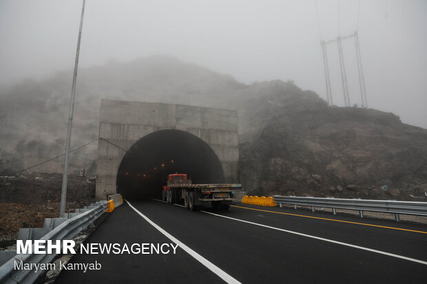 مسیر رفت تونل البرز در منطقه ۲ آزادراه تهران- شمال افتتاح شد