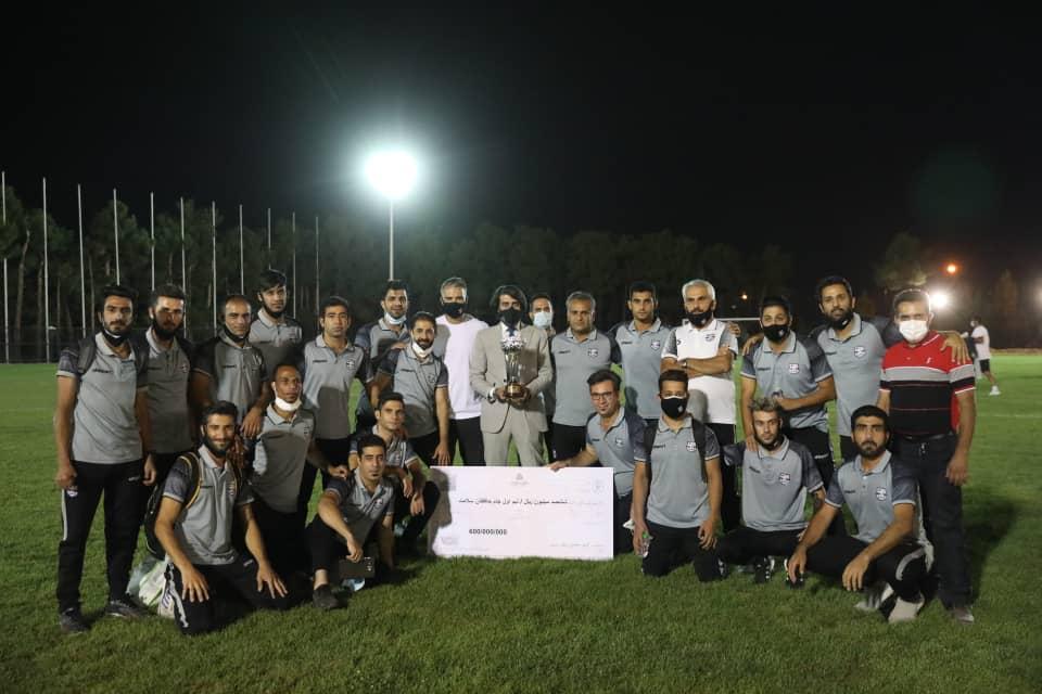 وطن زرین قهرمان شد، استقلال دوم