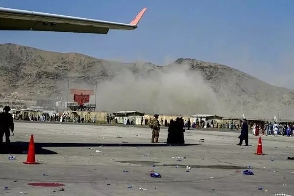 دستکم ۱۵۰ تن در انفجارهای فرودگاه کابل کشته و زخمی شدند