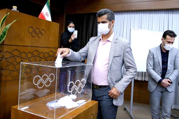 هادی ساعی برای حضور در انتخابات تکواندو ثبت نام کرد