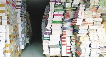 کشف ۴۰۰۰ کتاب غیرمجاز از یک چاپخانه در میدان انقلاب