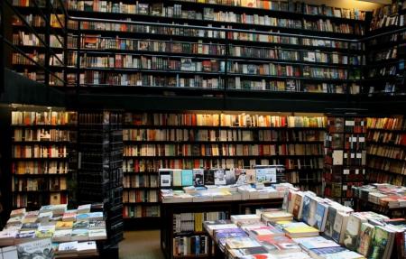 کتابفروشی‌های قدیمی دنیا  که همچنان فقط کتاب می‌فروشند