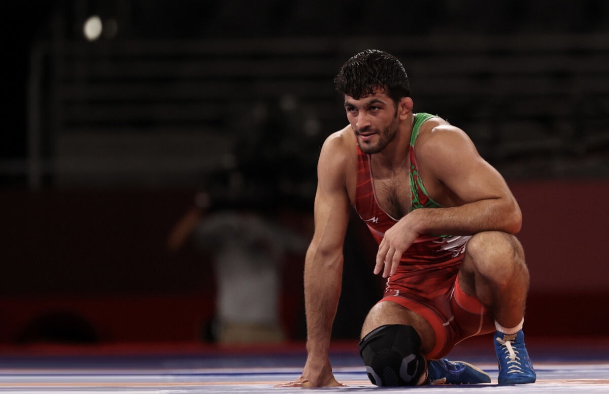 نوجوان معلول حسن یزدانی را خاک کرد!