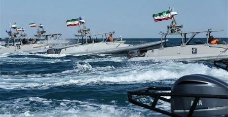 هاآرتص: ناو آمریکایی در رویارویی با قایق‌های سپاه مجبور به ترک صحنه شد/ رویترز: نیروی دریایی آمریکا پاسخی نداد