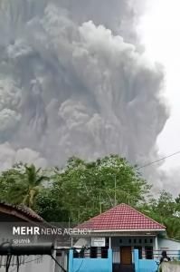 فوران آتش‌فشان سِمِرو در اندونزی