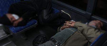 اتوبوس‌خوابی برای بی‌خانمان‌ها ایده شهرداری است