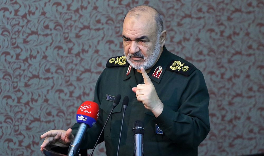 آمریکایی‌ها باید در سرزمین آمریکا باشند نه منطقه ما