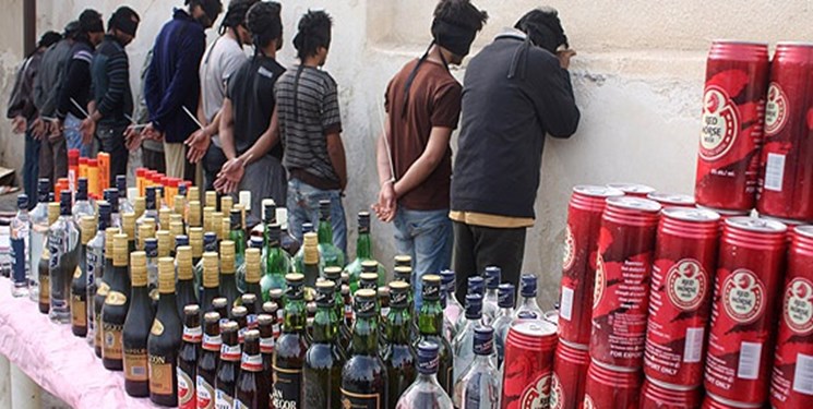 کشف ۹۶ هزار لیتر مشروبات الکلی در خوزستان +عکس