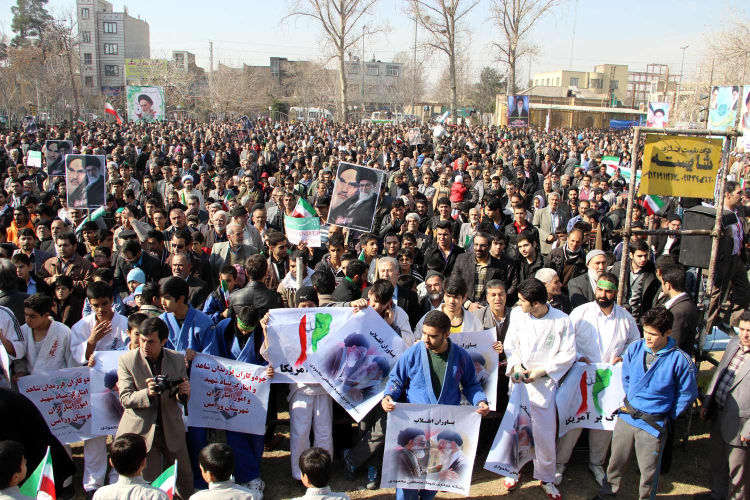 راهپیمایی نمازگزاران تهرانی در حمایت از مردم یمن