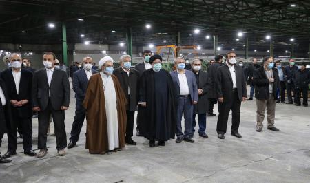 بازدید رئیسی از شرکت صنایع پوشش ایران