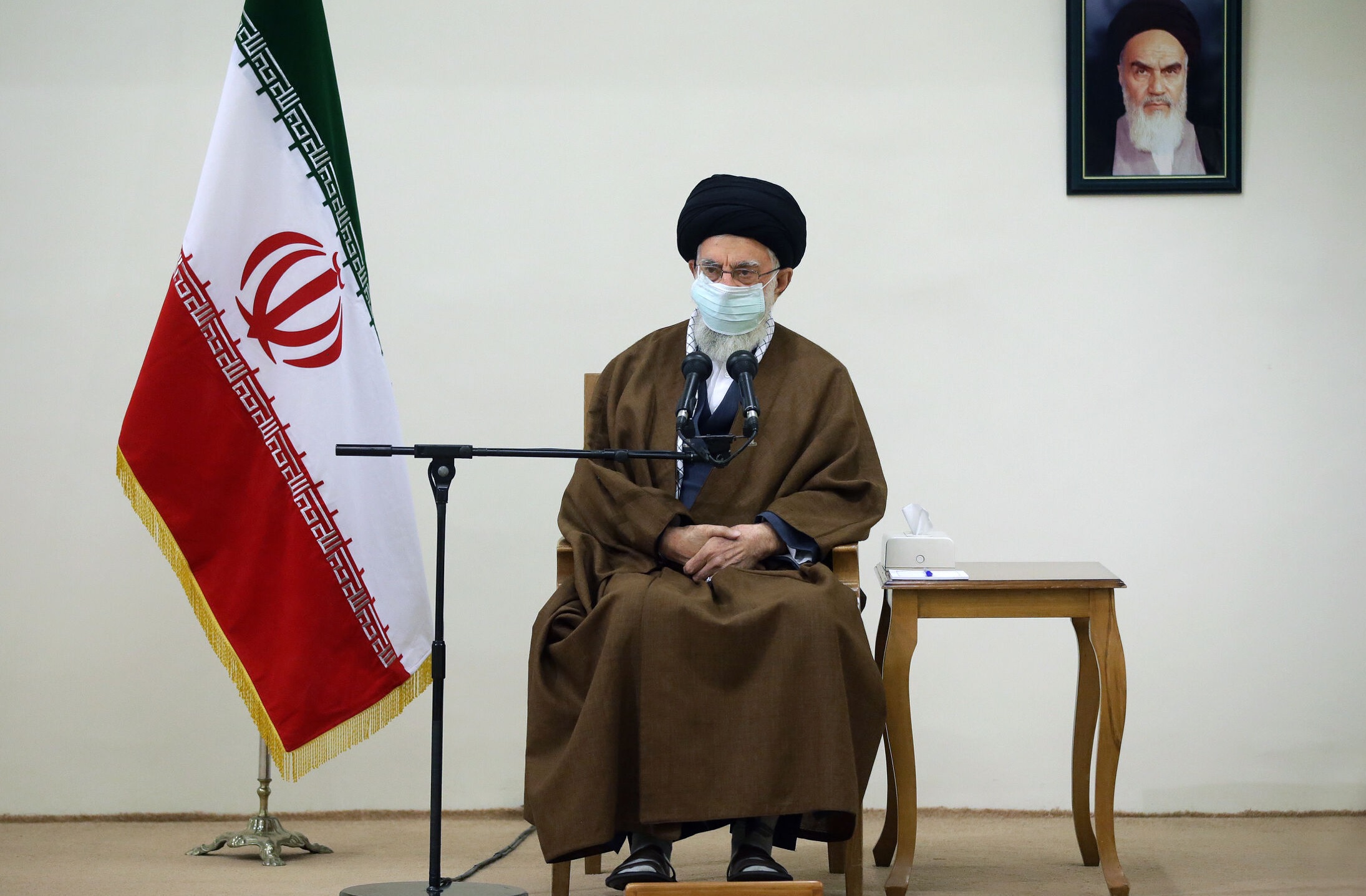 روایتی اشک‌آلود از رهبرانقلاب