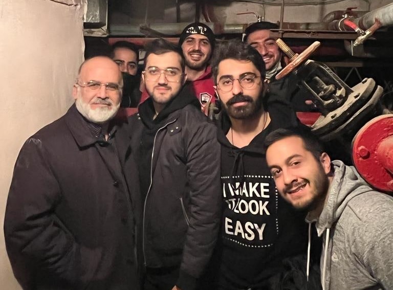 حضور سفیر ایران در محل پناهگاه دانشجویان + عکس