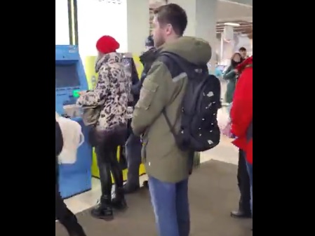 صف‌های طولانی عابربانک در مسکو