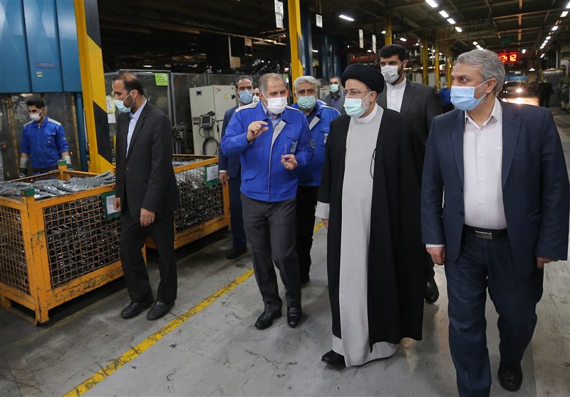 بازدید سرزده رئیسی از ایران‌خودرو