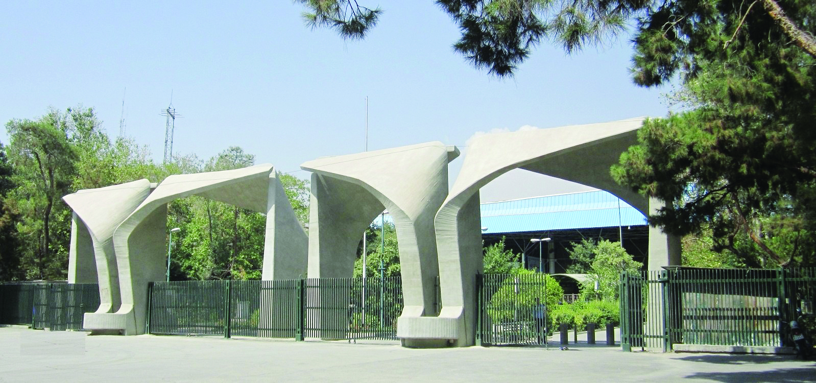 در باب عوام‌زدگی و روزمرگی دانشگاه