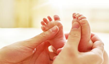 تیغ آمارسازها روی گلوی نوزادان
