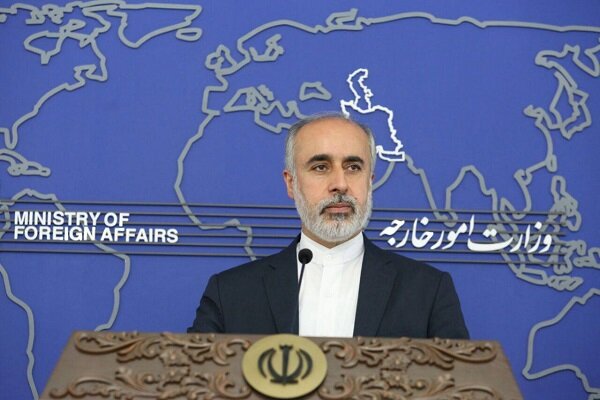 از طریق واسطه‌ها و مقامات عالی برخی کشورها پیام‌هایی بین ایران و آمریکا تبادل شد.
