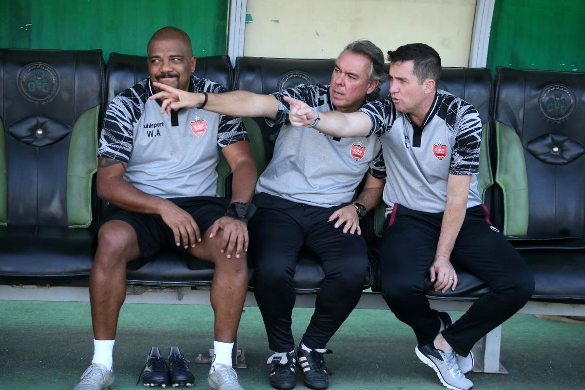 پول دستیار گل‌محمدی را بدهید